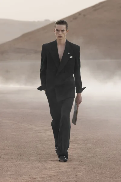 Look 28